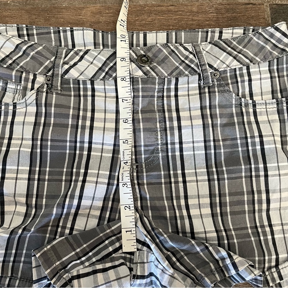 Faded Glory gray white and black plaid shorts 10 - Picture 4 of 6